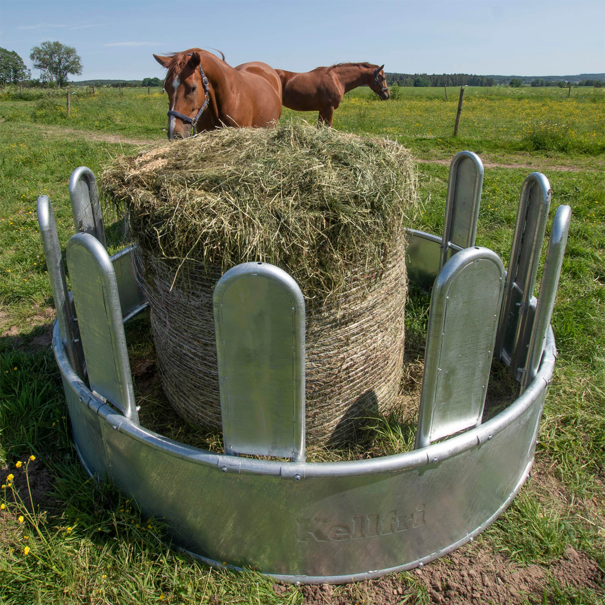 Feeder with sealed joints and covered tombstone rails